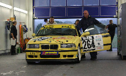 Harald schiebt den M3 zur technischen Abnahme